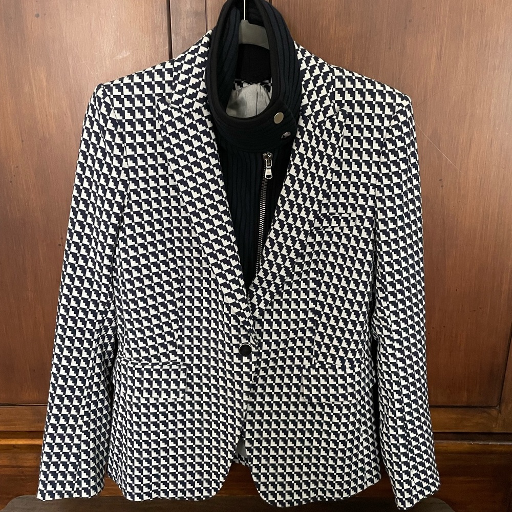 Veronica Beard Dickie jacket with Navy Dickie